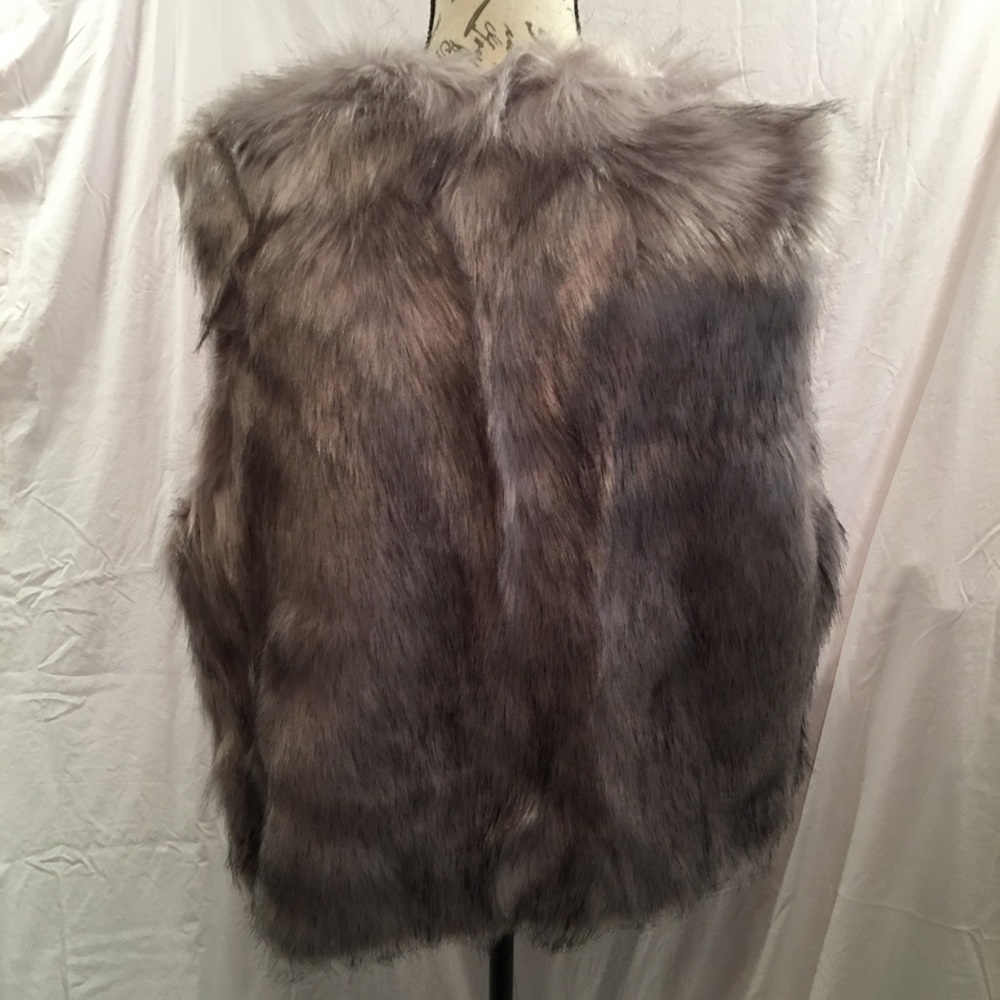 Silver/Gray Faux Fur Vest - Picture 3 of 7